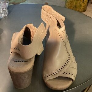 Earth Women's Tan Wedge Sandals